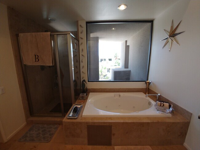 Building Photo - 409 N Avenida Caballeros