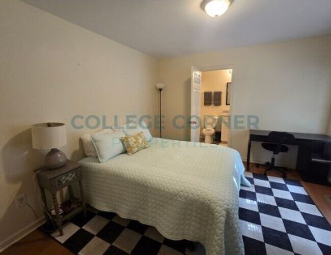 Building Photo - 1048 Ranch Dr