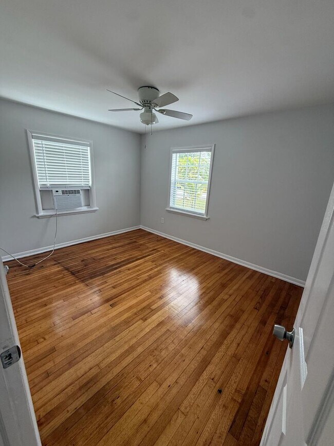 Building Photo - Charming 2/1 Single Family Home with large carport