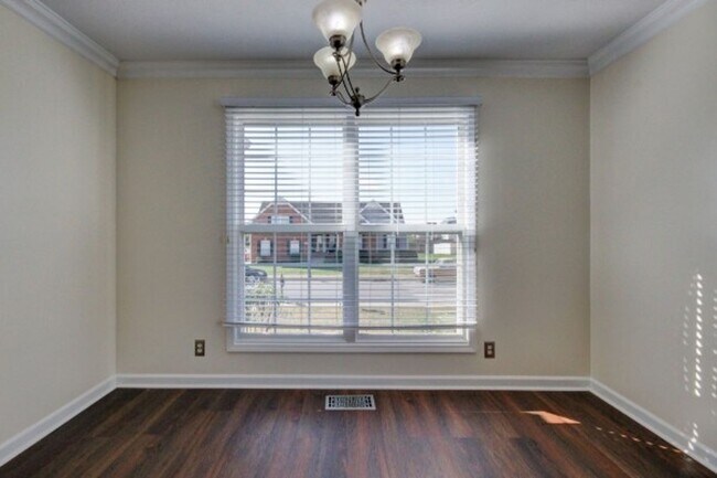 Building Photo - 3 Bedroom 2.5 Bathroom Home w/ Bonus Room!