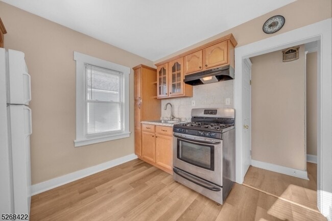 Building Photo - 83 Burnside Ave