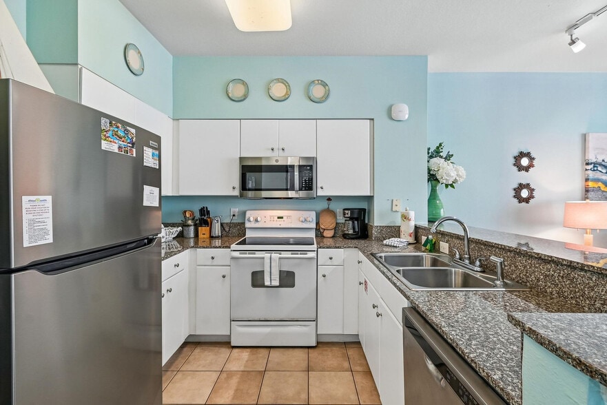Building Photo - 9900 S Thomas Dr
