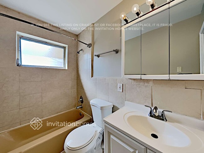 Building Photo - 1906 N 37th Ave