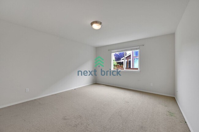 Building Photo - 3 BED & 2.5 BATH SINGLE FAMILY HOUSE FOR RENT