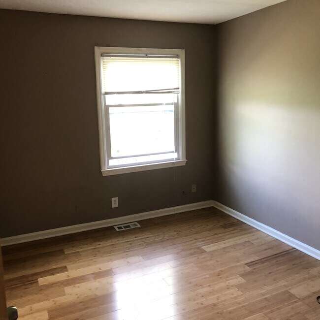 Building Photo - 205 Hedgewood Ct
