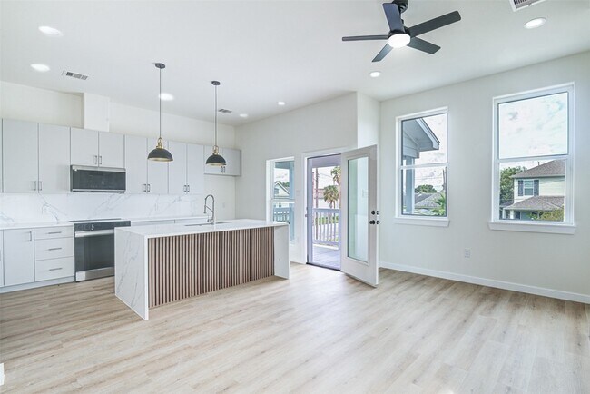 Building Photo - 4025 Avenue M