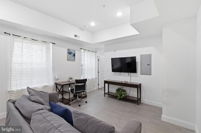 Building Photo - 925 N Broad St