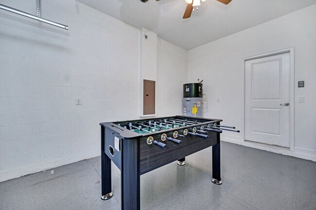 Building Photo - 1614 Moon Valley Dr