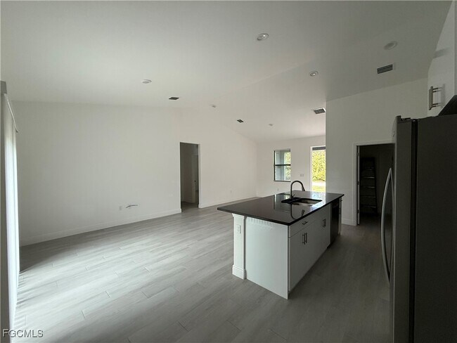 Building Photo - 6018 Acorn Cir