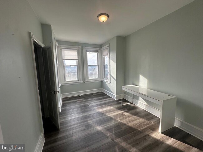 Building Photo - 401 Righter St