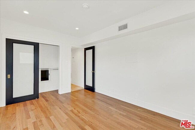 Building Photo - 210 S Hamilton Dr