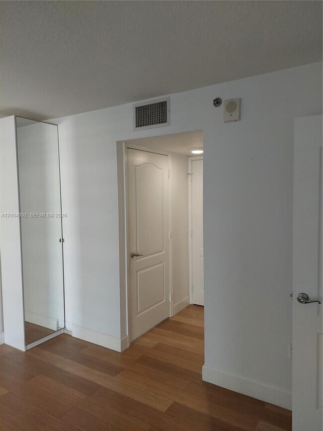 Building Photo - 1200 Brickell Bay Dr