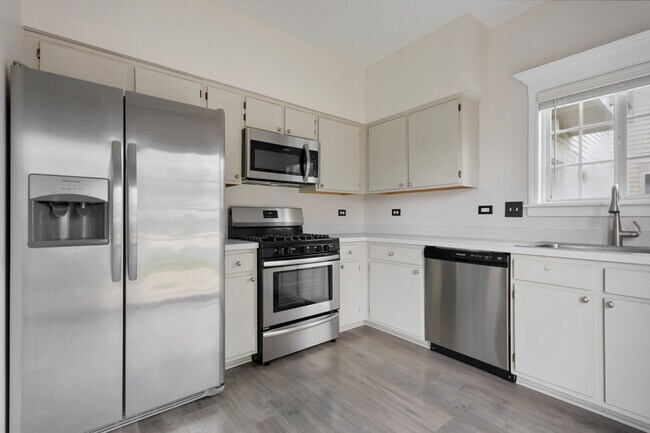 Building Photo - 122 Creston Cir