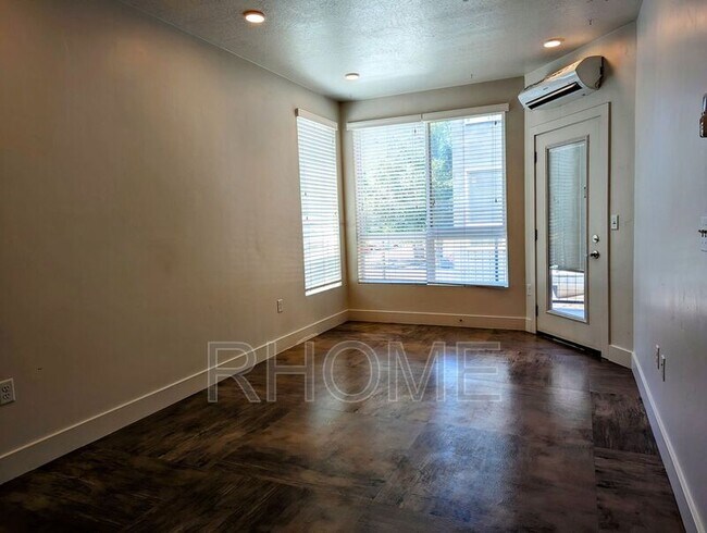 Building Photo - 965 S 200 W