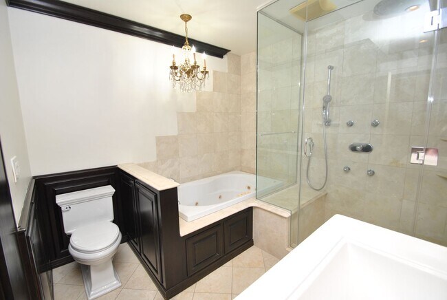 Building Photo - Stunning Colonial Revival in Bixby Knolls