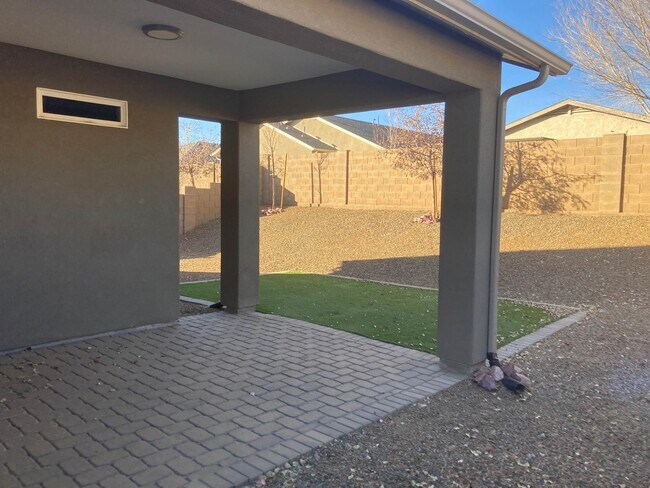 Building Photo - Practically new 4 bedroom home in Chino Valley!