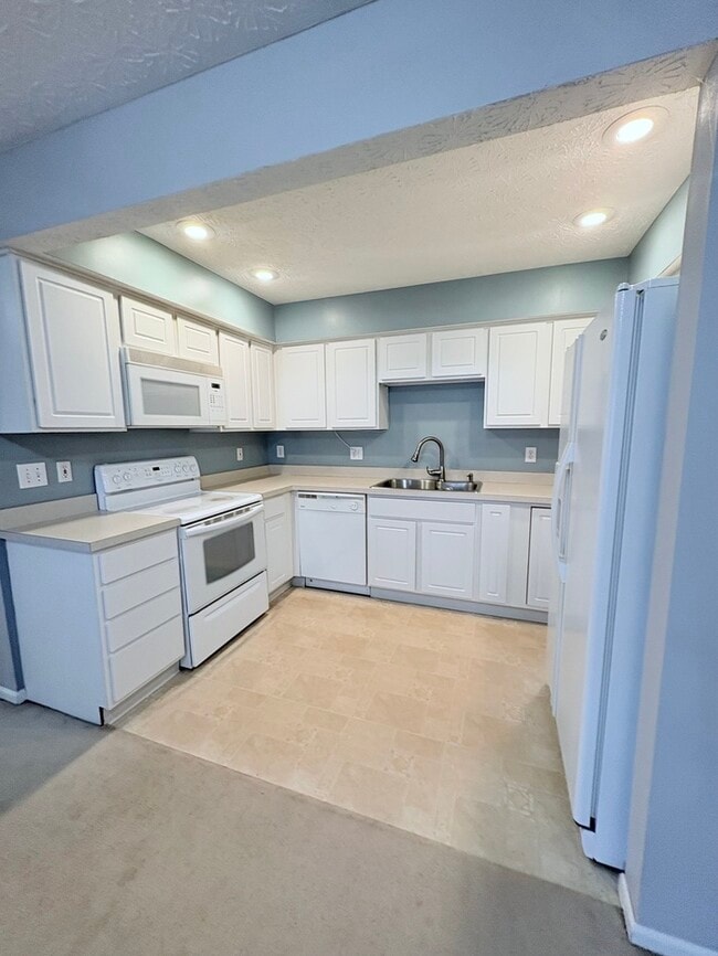 Building Photo - Beautiful 3 Bed, 3 Bath- Condo in Vibrant ...