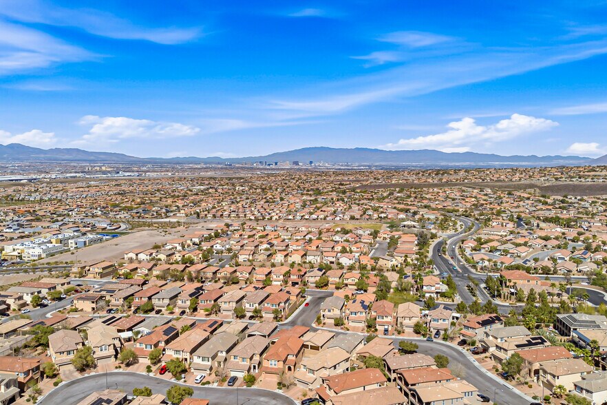 Building Photo - 2848 Trossachs St