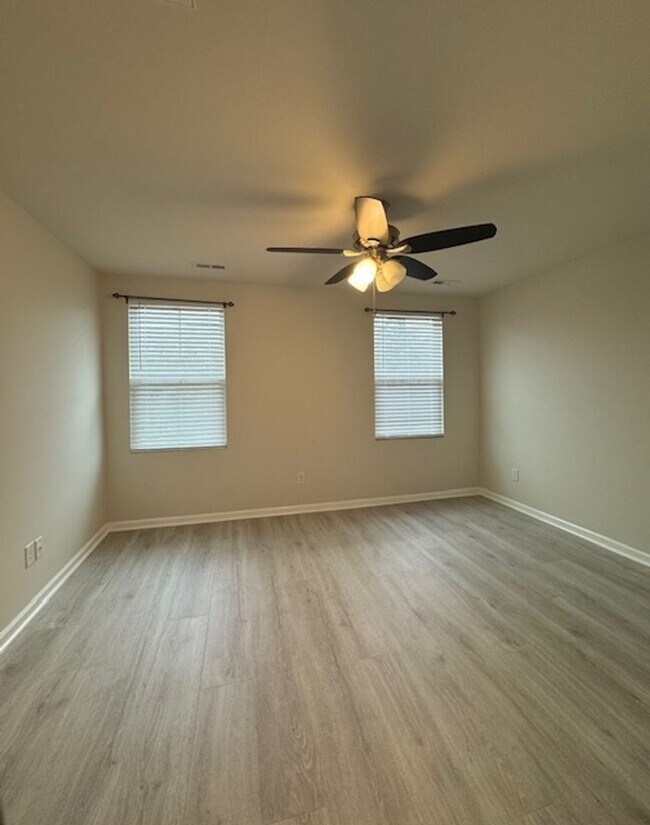 Building Photo - $199 ADMIN FEE WAIVED FOR LEASE STARTING ON-OR-BEFORE 5/1