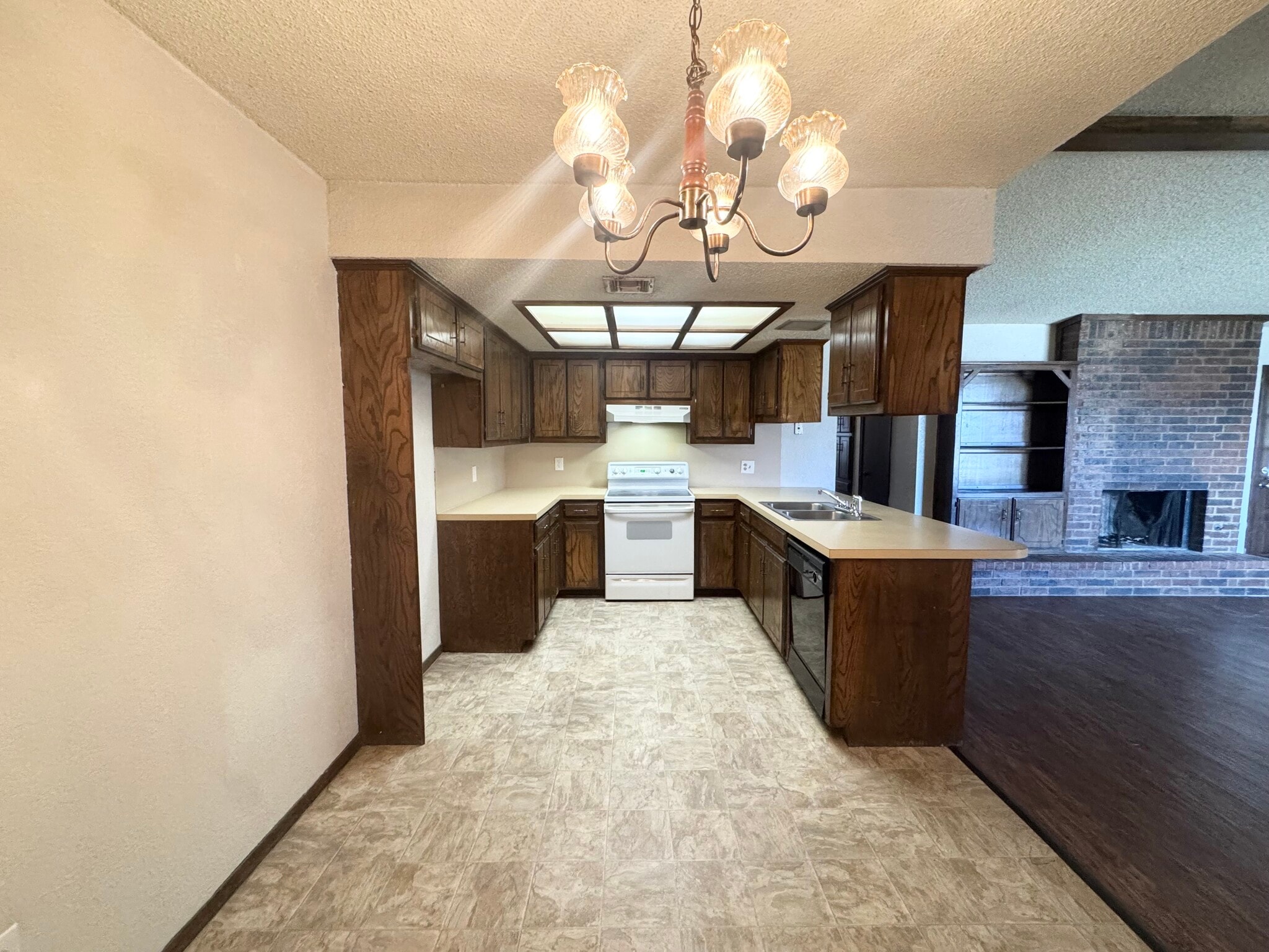 Building Photo - 9821 Larkspur Ln