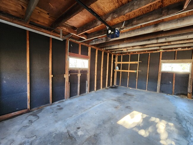 Building Photo - Spacious 2 Bedroom Home $1330/monthly