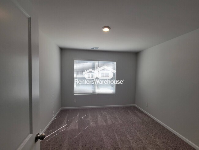 Building Photo - 11677 Mendenhall Ct