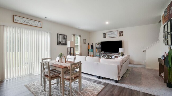 Building Photo - 530 Cessna Dr