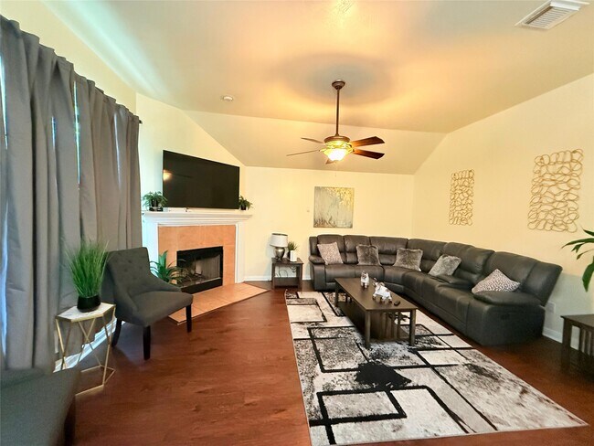 Building Photo - 4010 Highland Vale Ct