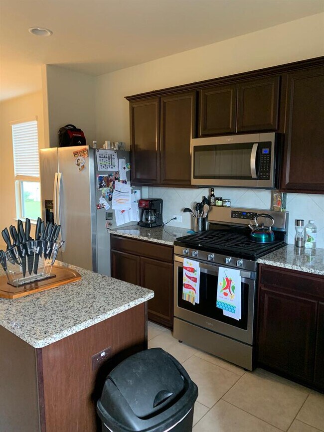 Building Photo - 605 Coffee Berry Dr