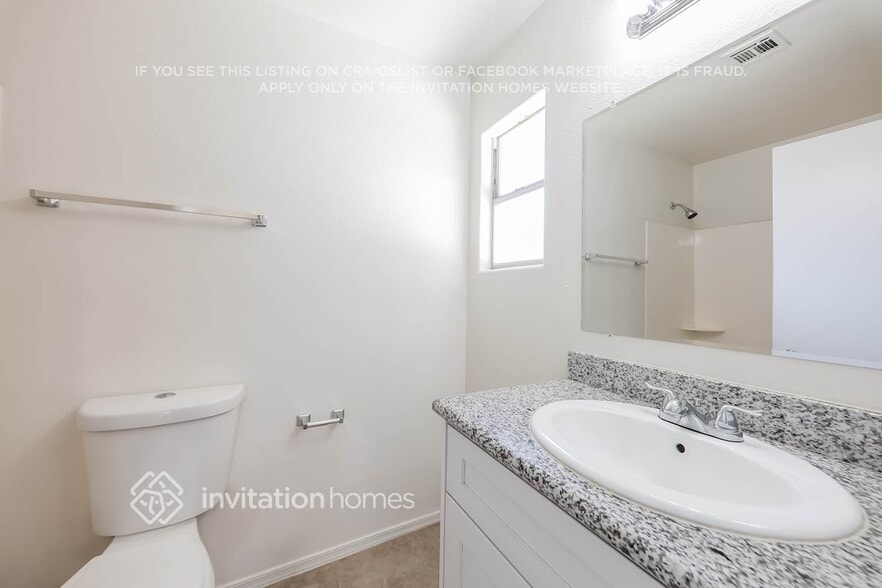 Building Photo - 3215 W Salter Dr