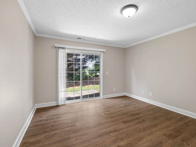 Building Photo - Newly Renovated 2BR, 2 BA in Greer SC