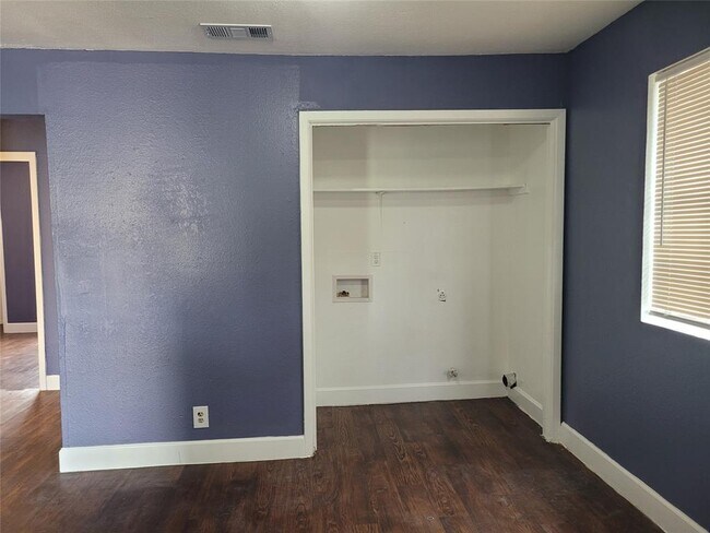 Building Photo - 2301 Cedrick Cove