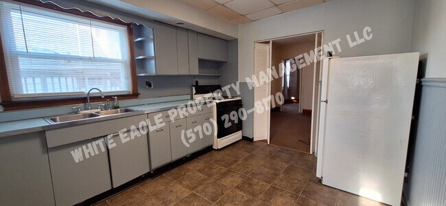 Building Photo - 315 William St