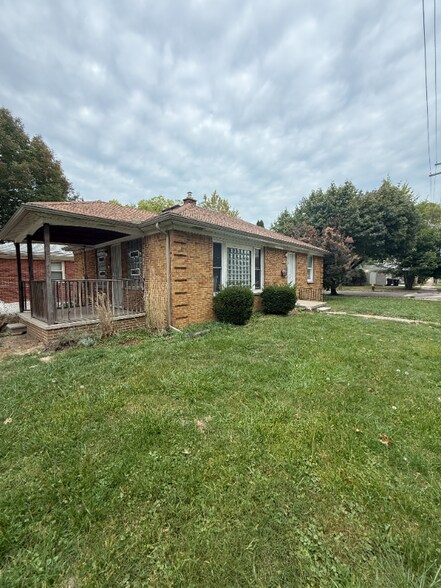 Building Photo - 6300 Canyon Ave