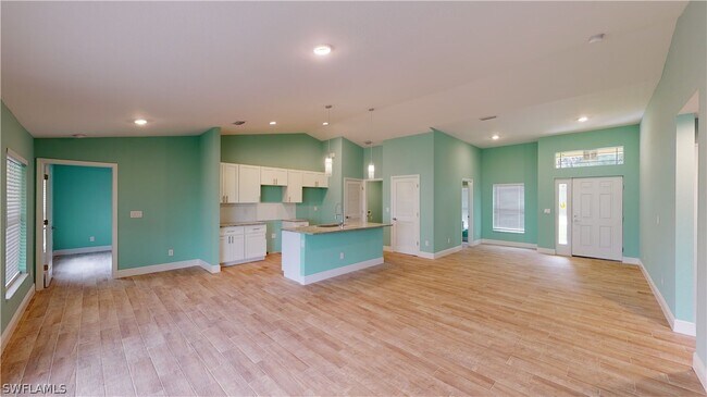 Building Photo - 621 NW 7th Pl