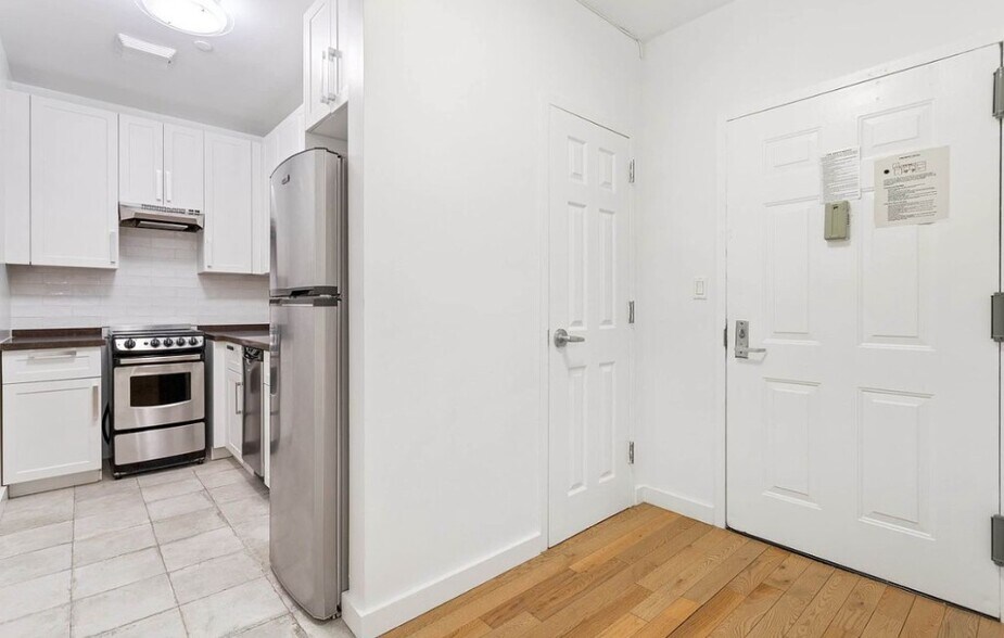 Building Photo - 102 Fulton St