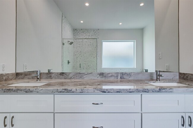 Building Photo - 8926 Spring Knoll Forest Dr