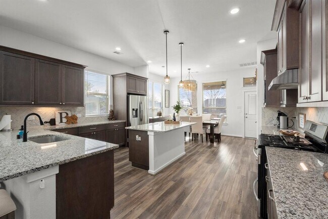 Building Photo - 9871 Twin Shores Dr