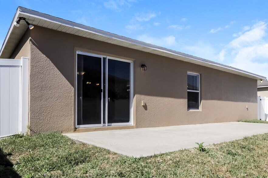 Building Photo - 2114 Nicollett Way