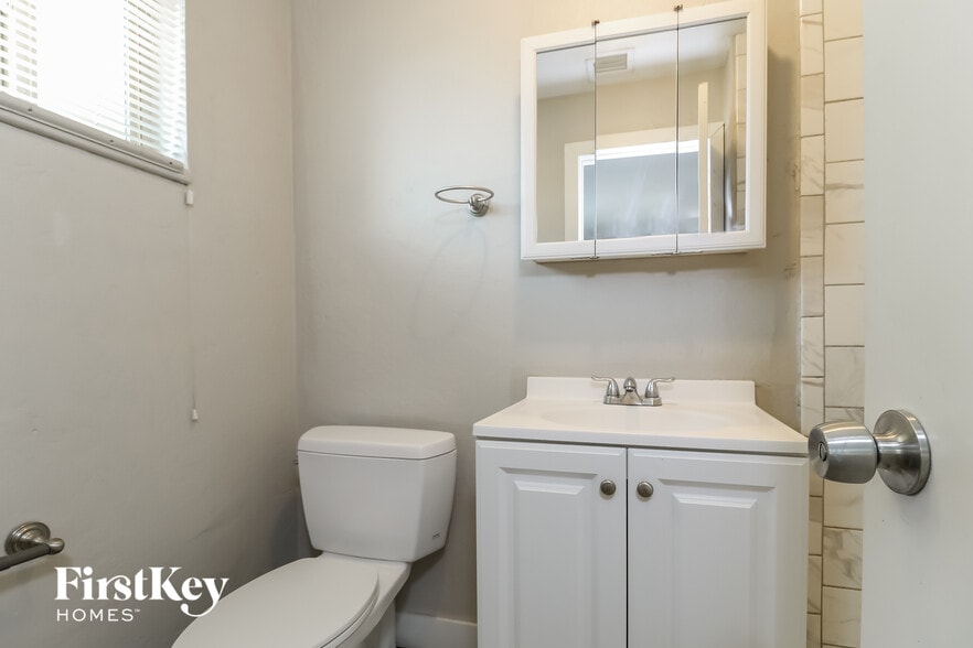 Building Photo - 3605 W San Miguel Ave