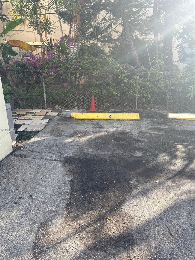 Building Photo - 619 SW 7th Ave