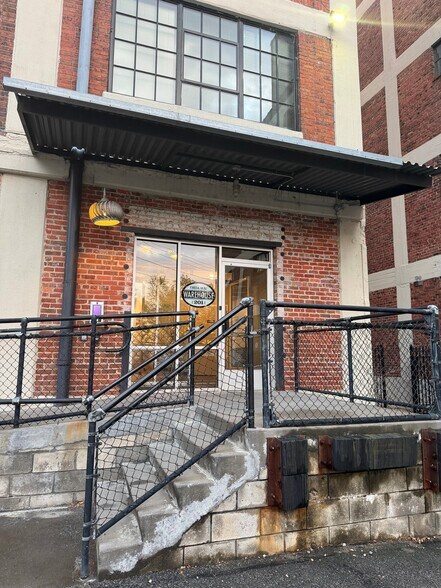 Building Photo - 201 Hull St