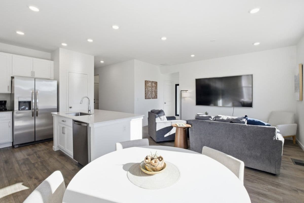 Building Photo - 930 Thinleaf Ln