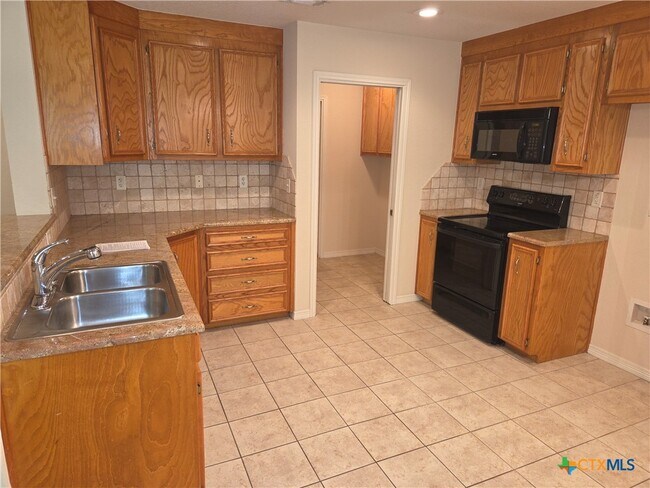 Building Photo - 5209 Foxhill Rd