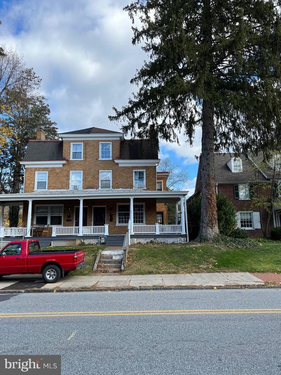 Building Photo - 527 S High St