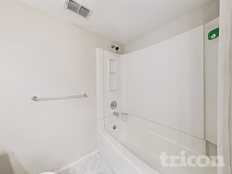 Building Photo - 8108 Chickasaw Ln