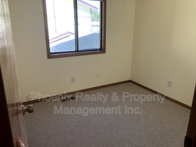 Building Photo - 806 Sir Galahad Dr