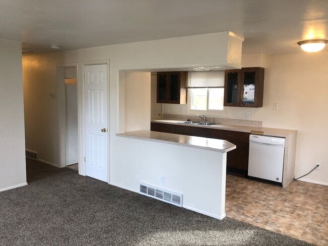 Building Photo - 3 bedroom 1 bath house