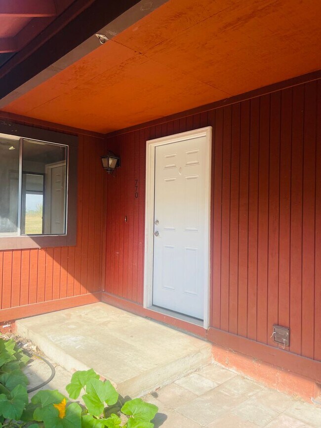 Building Photo - 770 W Airway Rd