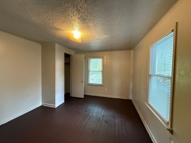Building Photo - 4 bedroom house